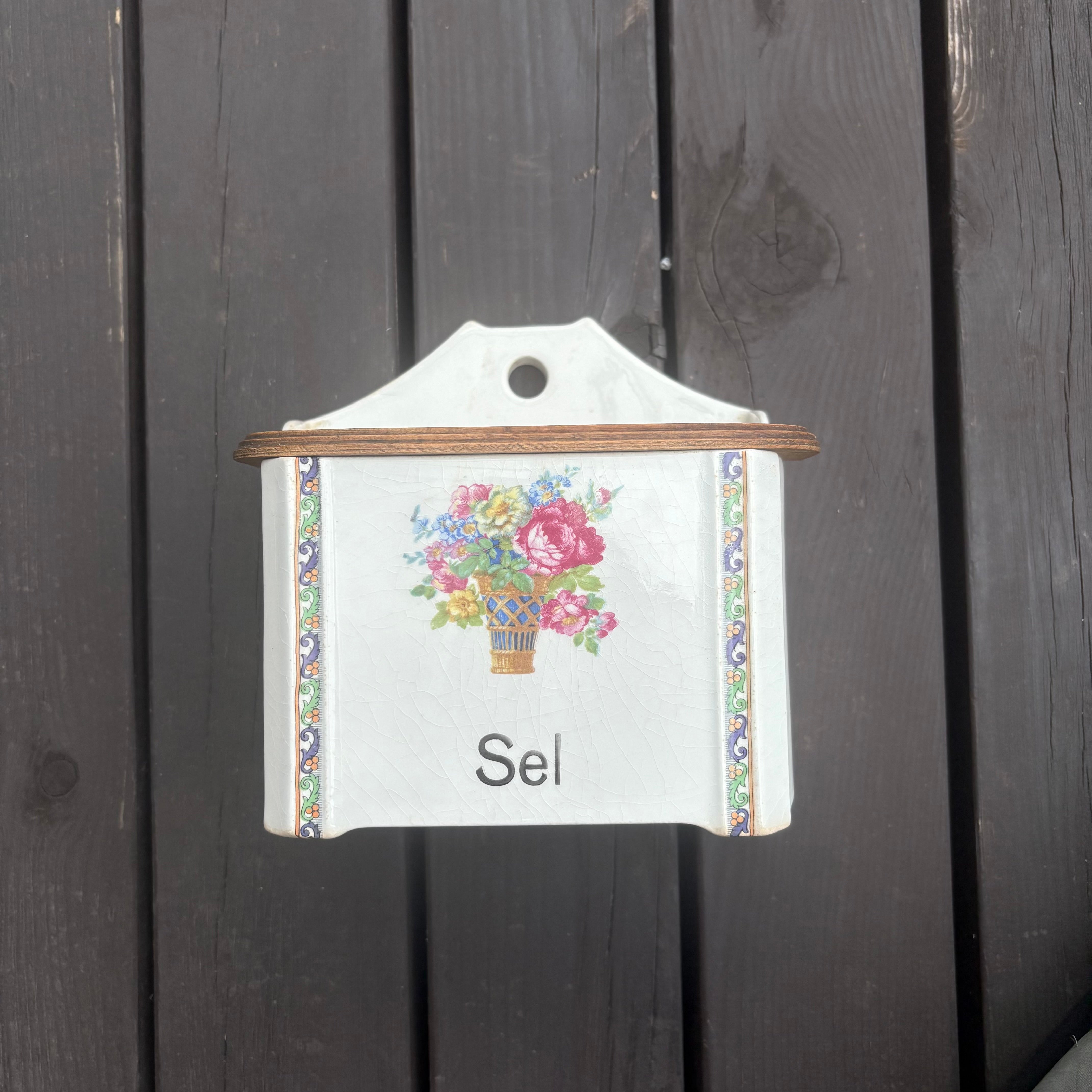 北欧ヴィンテージ ノルウェー エーゲルスン 壁掛け塩入れ 木製蓋 1960年代 北欧ヴィンテージ ノルウェー エーゲルスン 壁掛け塩入れ 木製蓋